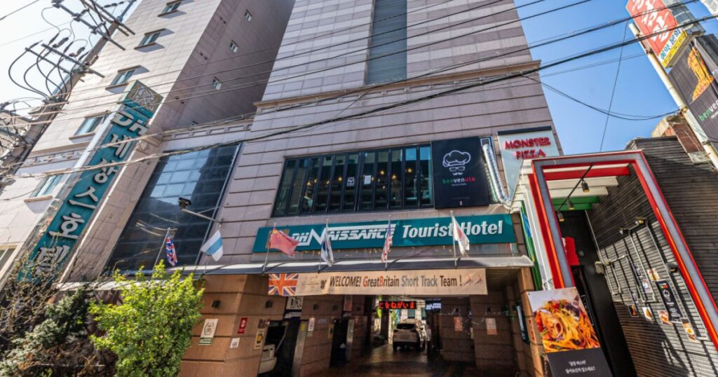 DHネサンスホテル外観