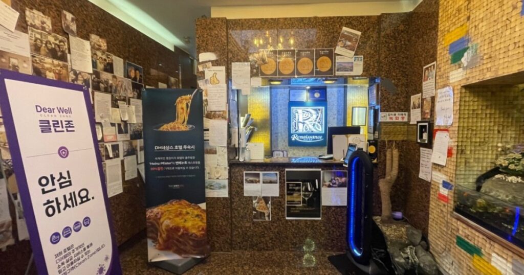 DHネサンスホテルフロント