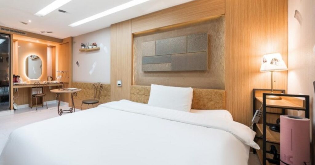 DHネサンスホテルコンセント