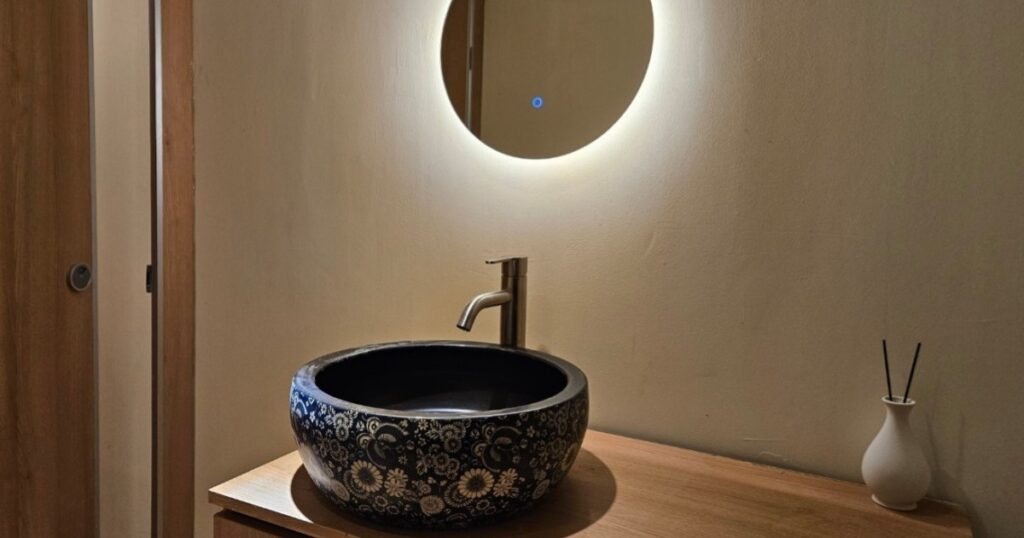 82 カプセルホテル洗面所