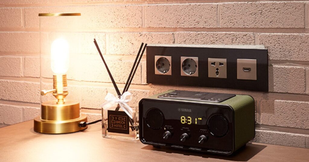 9ブリックホテルコンセント