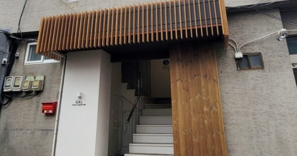 D.A.L Premium Capsule Hotel外観