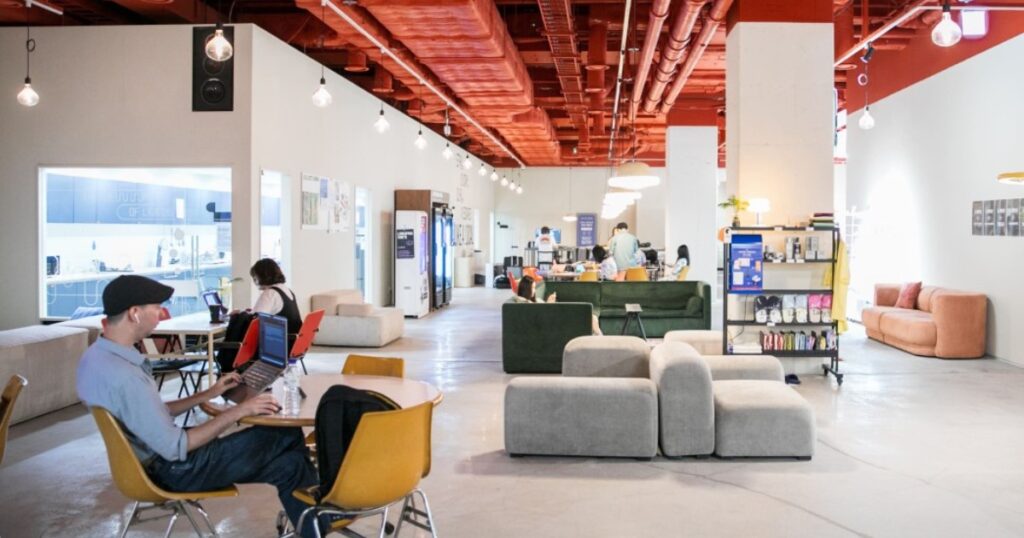 ローカルスティッチクリエイタータウン西橋荷物預かり