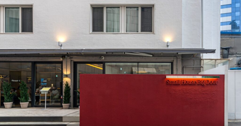 スモールハウスビッグドア