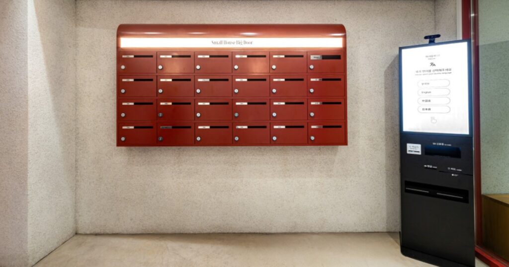 スモールハウスビッグドアチェックイン