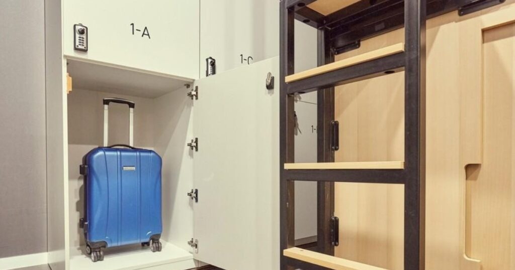 THE CAPSULE 明洞ロッカー