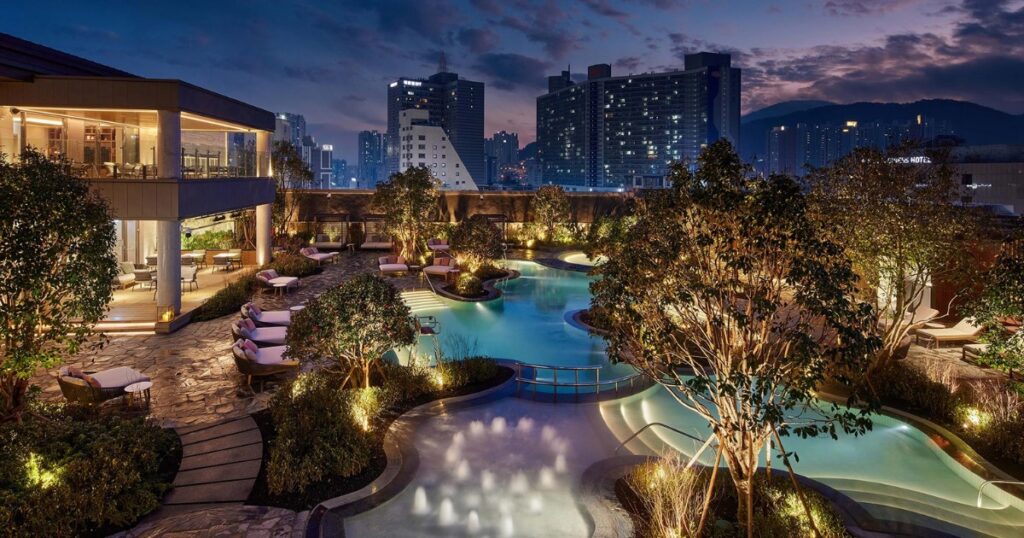 釜山ロッテホテルプール