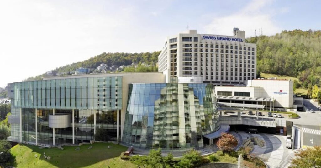 スイスグランドホテル外観
